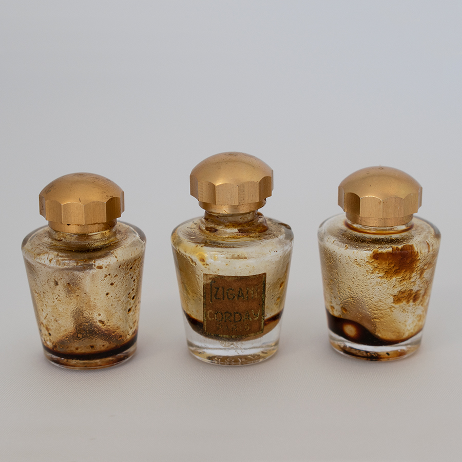 コルデー香水瓶.jpg