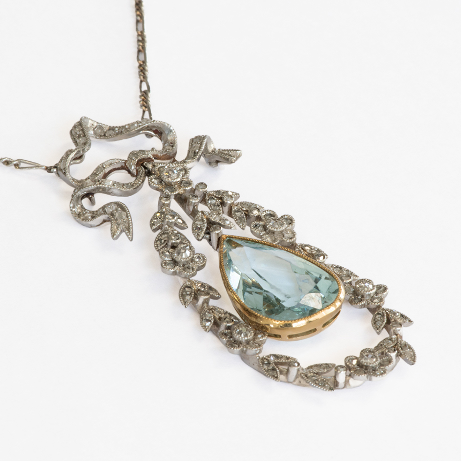 プラチナとアクアマリンアンティークペンダントネックレス.jpg